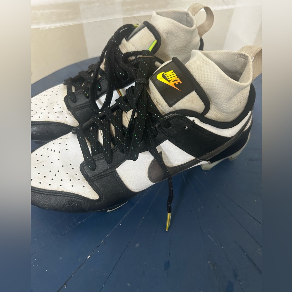 7.5 Nike men’s football cleats